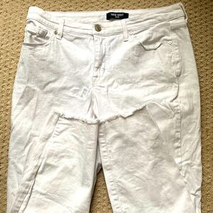 Gramercy Skinny Ankle Jean 8 raw hem white EUC Nine West denim